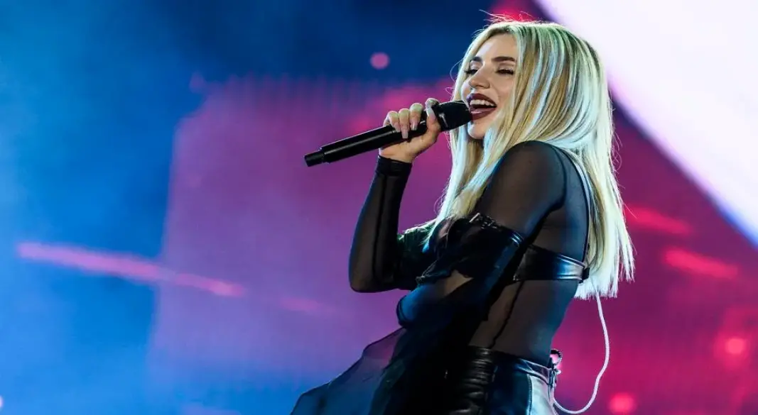 “Ava Stone performing on stage in 2025”